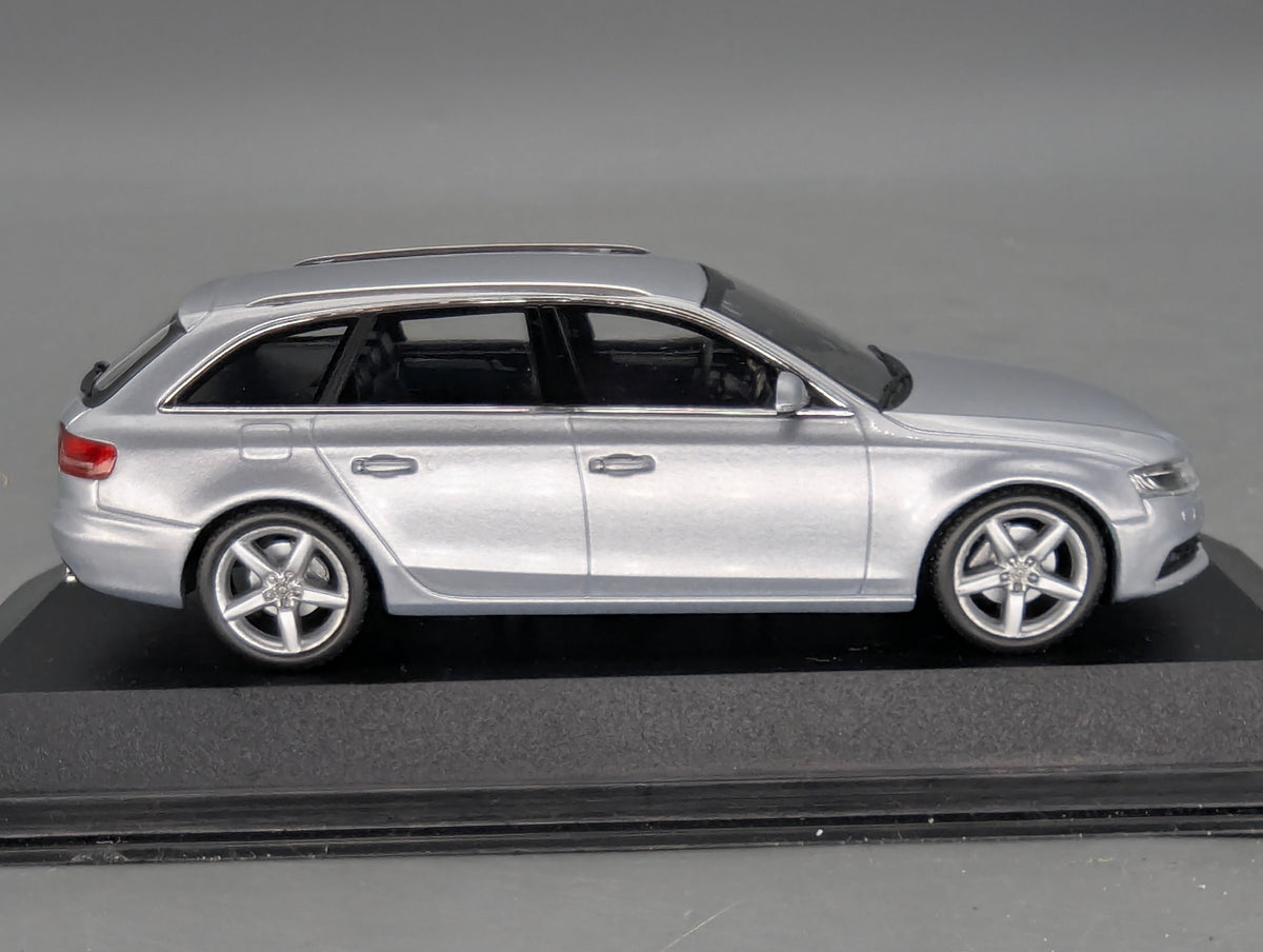 Modellautos 1:43 Minichamps Audi A4 Avant SOP Jan 2008 Ingolstadt mit Dealer OVP