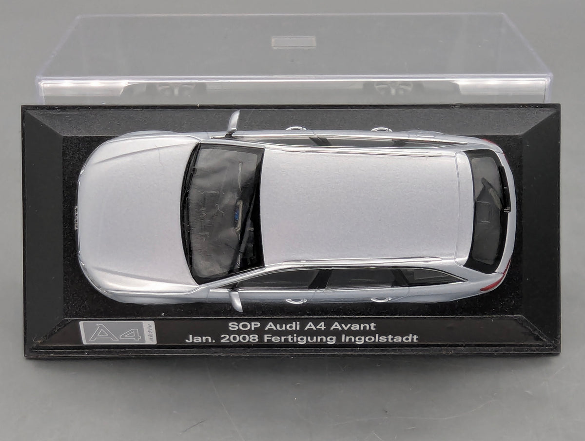 Modellautos 1:43 Minichamps Audi A4 Avant SOP Jan 2008 Ingolstadt mit Dealer OVP