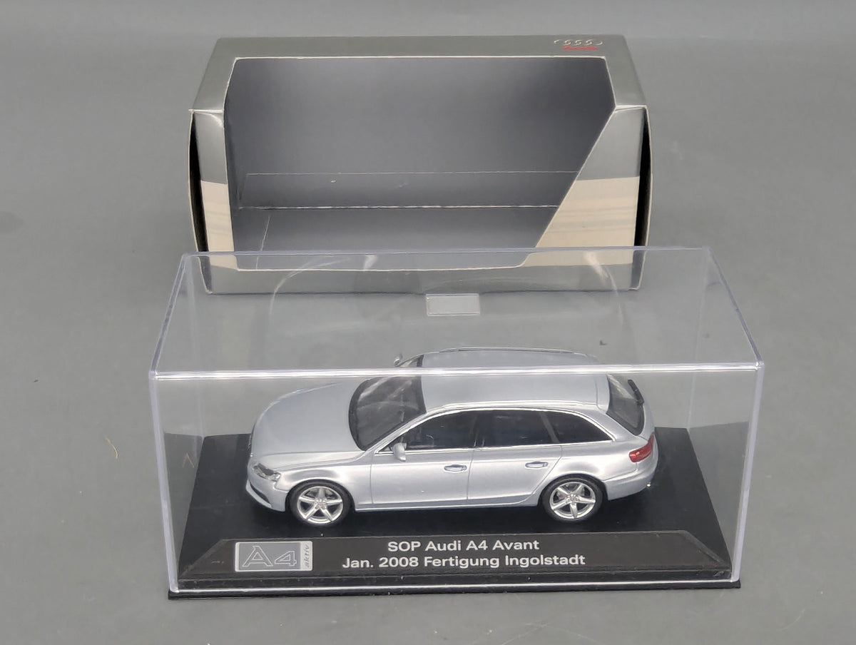 Modellautos 1:43 Minichamps Audi A4 Avant SOP Jan 2008 Ingolstadt mit Dealer OVP