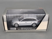 Modellautos 1:43 Minichamps Audi A4 Avant SOP Jan 2008 Ingolstadt mit Dealer OVP
