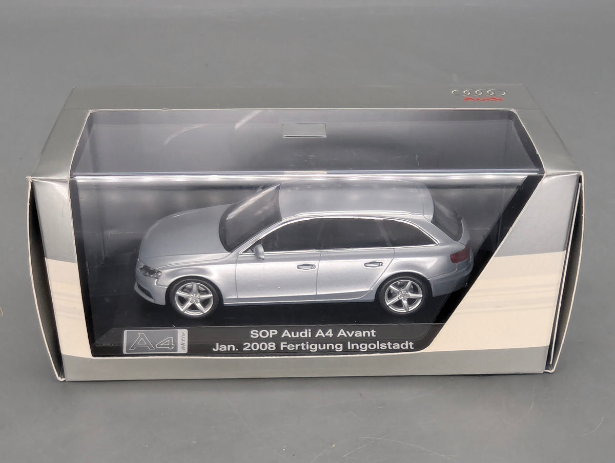 Modellautos 1:43 Minichamps Audi A4 Avant SOP Jan 2008 Ingolstadt mit Dealer OVP