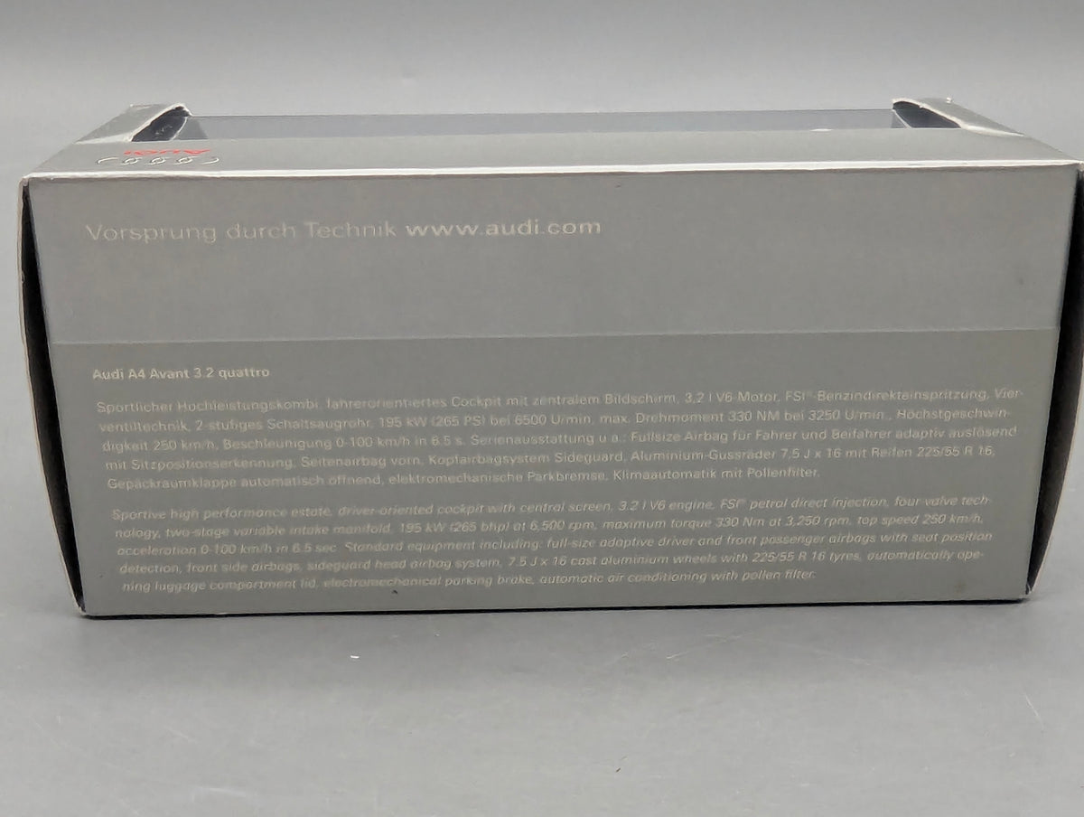 Modellautos 1:43 Minichamps Audi A4 Avant SOP Jan 2008 Ingolstadt mit Dealer OVP