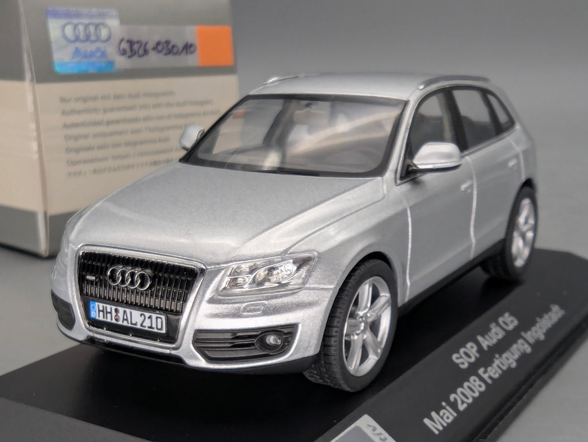 Modellautos 1:43 Minichamps Audi Q5 3.0 TDI Eissilber SOP 2008 Ingolstadt mit Dealer OVP