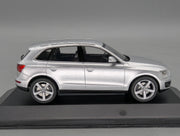 Modellautos 1:43 Minichamps Audi Q5 3.0 TDI Eissilber SOP 2008 Ingolstadt mit Dealer OVP