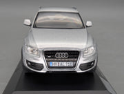 Modellautos 1:43 Minichamps Audi Q5 3.0 TDI Eissilber SOP 2008 Ingolstadt mit Dealer OVP