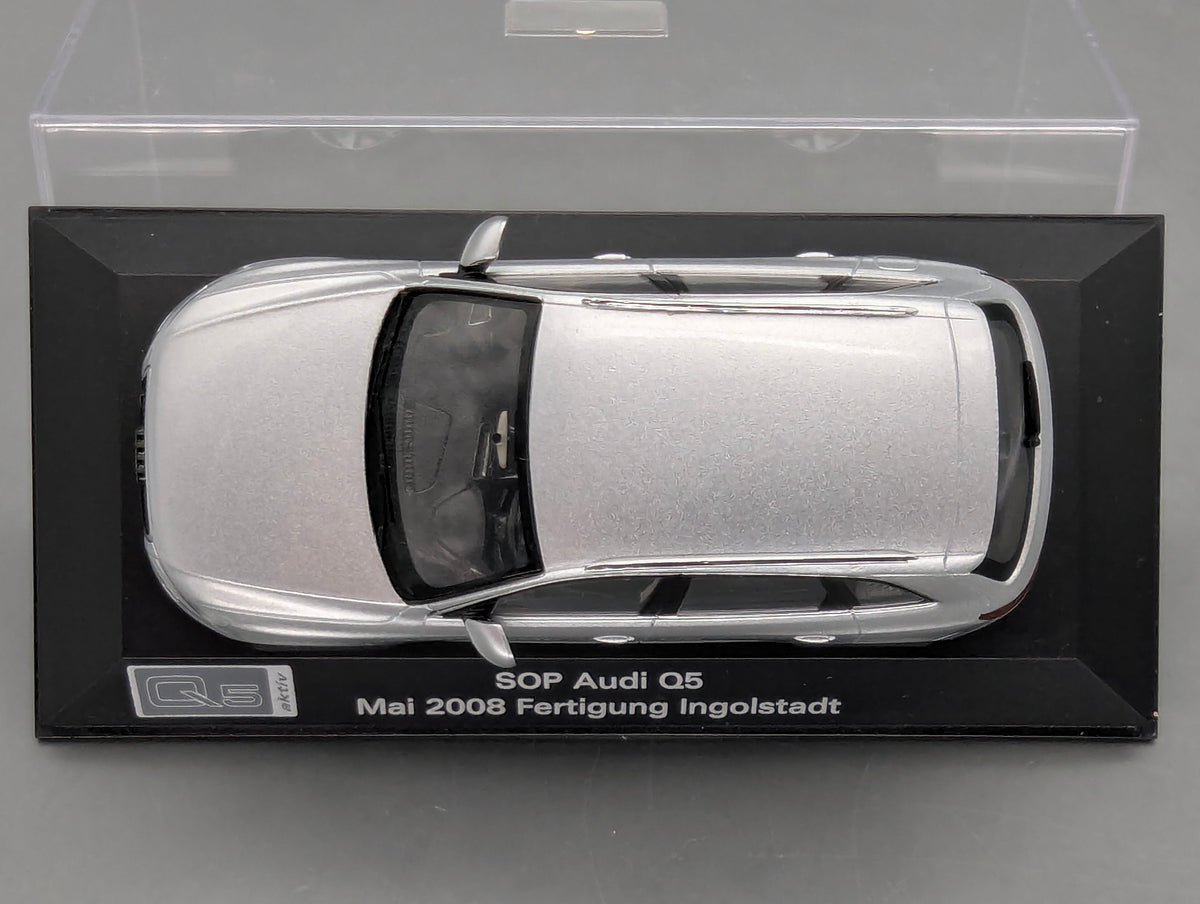 Modellautos 1:43 Minichamps Audi Q5 3.0 TDI Eissilber SOP 2008 Ingolstadt mit Dealer OVP