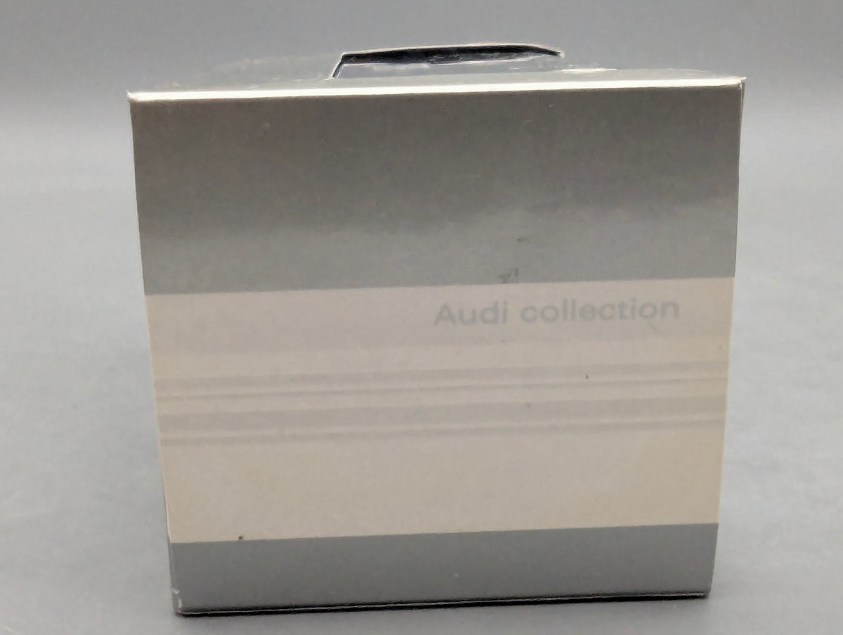 Modellautos 1:43 Minichamps Audi Q5 3.0 TDI Eissilber SOP 2008 Ingolstadt mit Dealer OVP