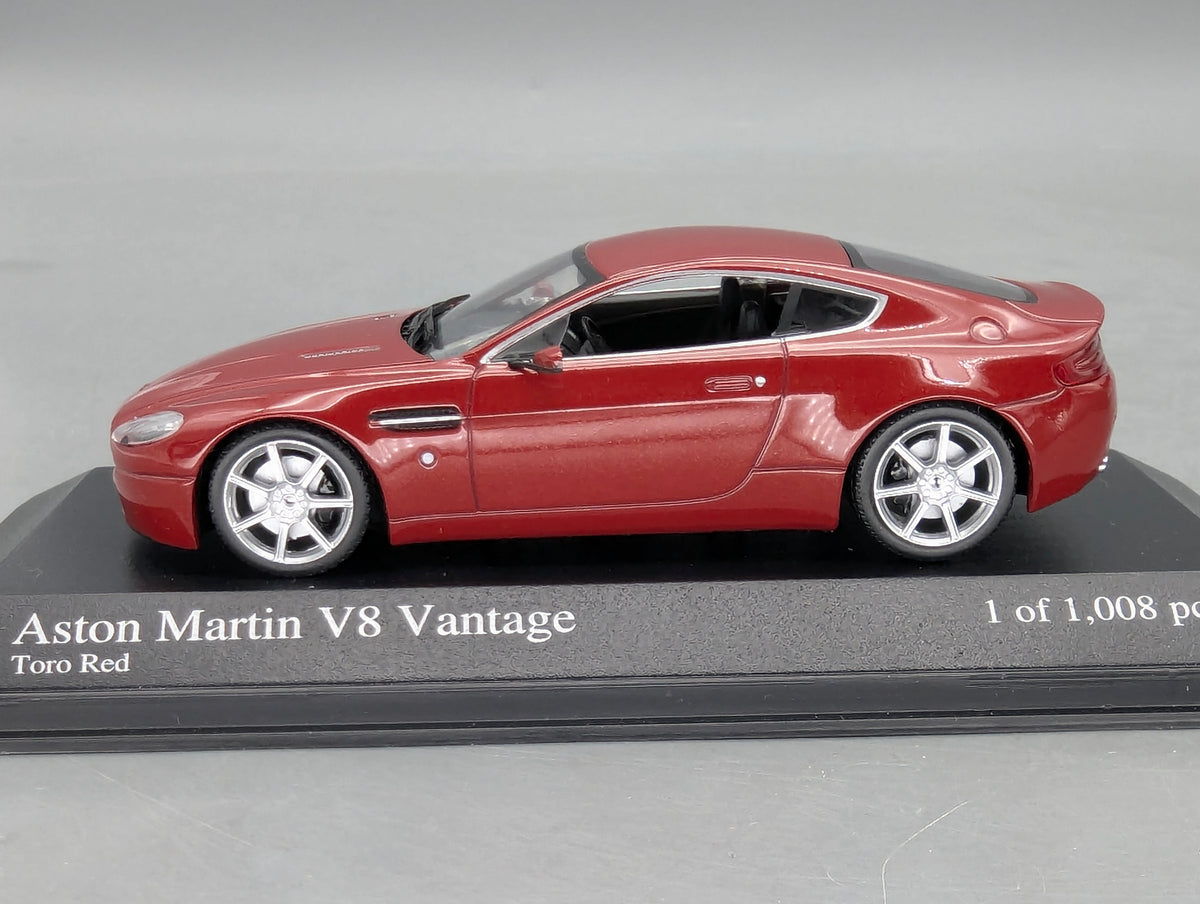 Modellautos 1:43 Minichamps Aston Martin V8 Vantage Toro Red  mit OVP