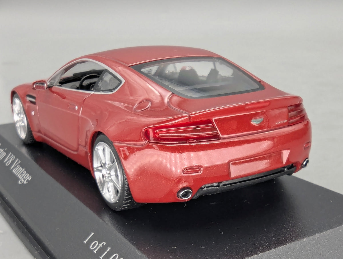 Modellautos 1:43 Minichamps Aston Martin V8 Vantage Toro Red  mit OVP