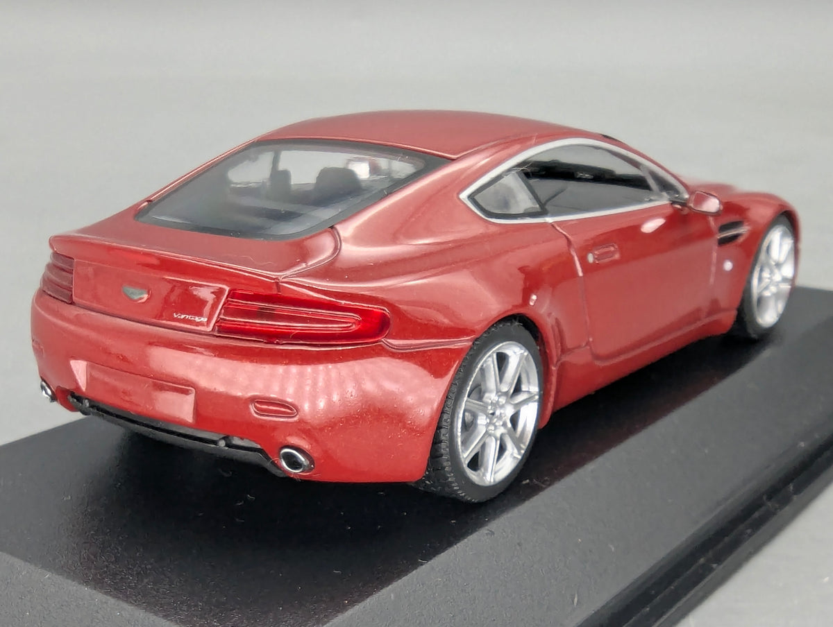 Modellautos 1:43 Minichamps Aston Martin V8 Vantage Toro Red  mit OVP