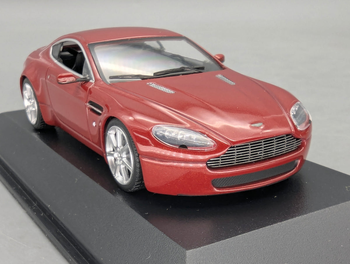 Modellautos 1:43 Minichamps Aston Martin V8 Vantage Toro Red  mit OVP