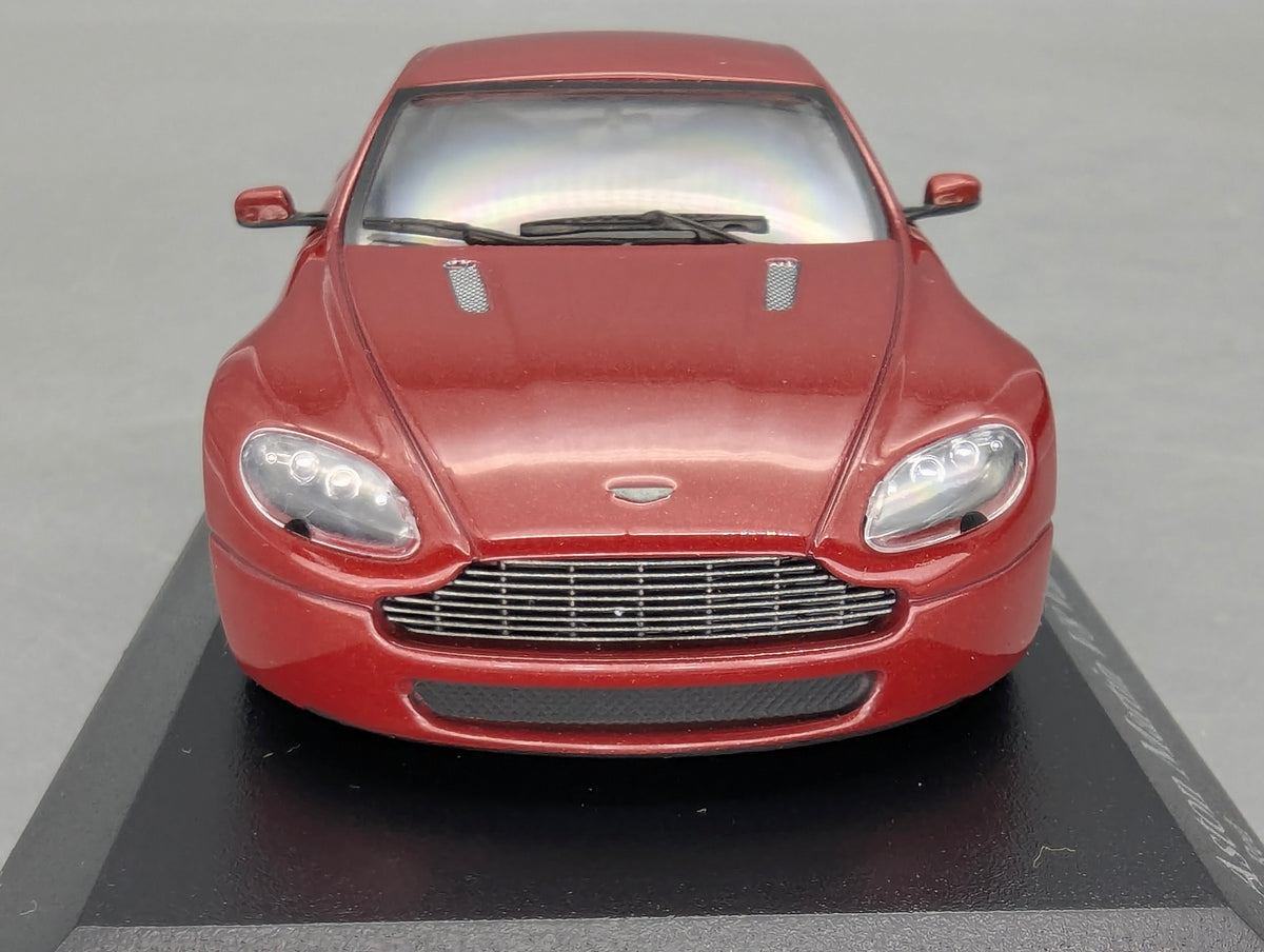 Modellautos 1:43 Minichamps Aston Martin V8 Vantage Toro Red  mit OVP
