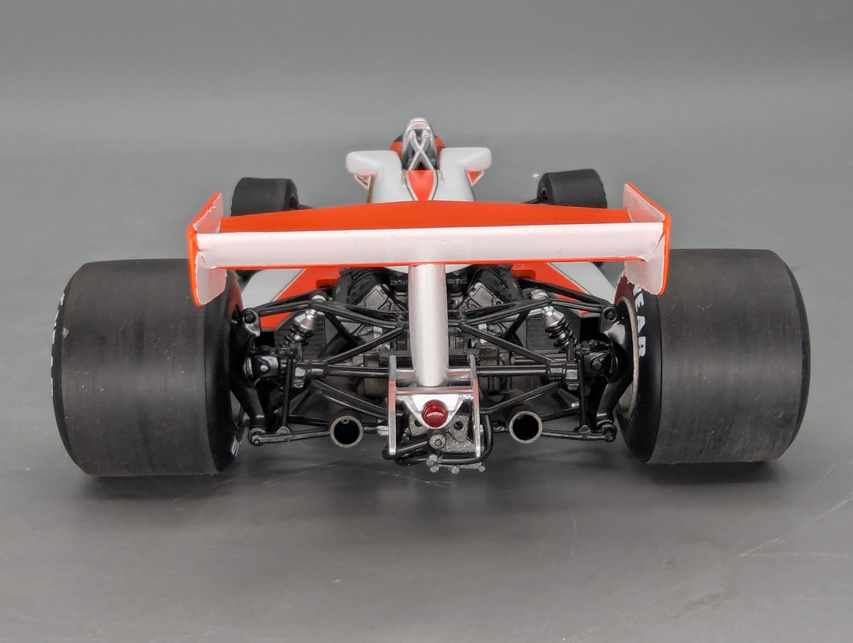 Modellautos 1:18 Minichamps McLaren Ford M23 GB GP 1977 #40 G. Villeneuve mit OVP