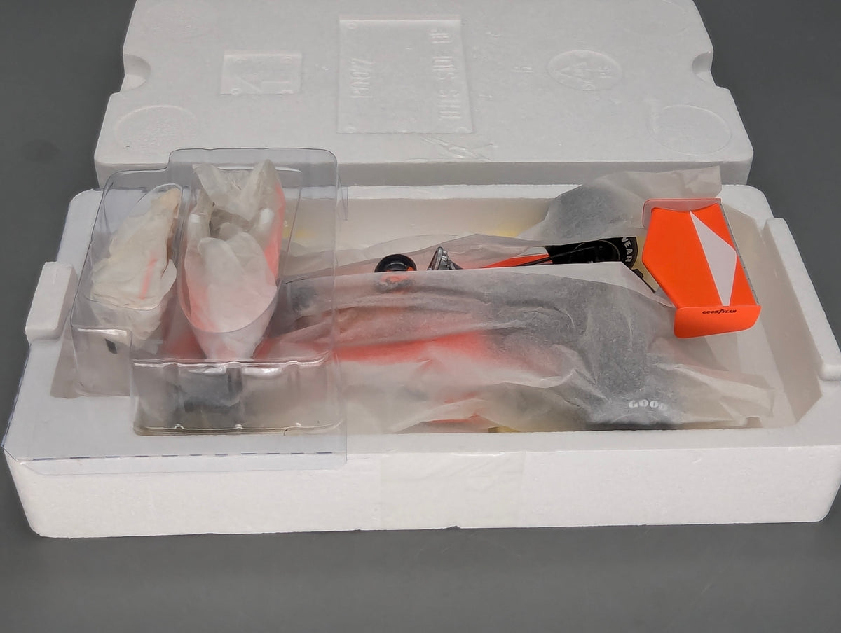 Modellautos 1:18 Minichamps McLaren Ford M23 GB GP 1977 #40 G. Villeneuve mit OVP