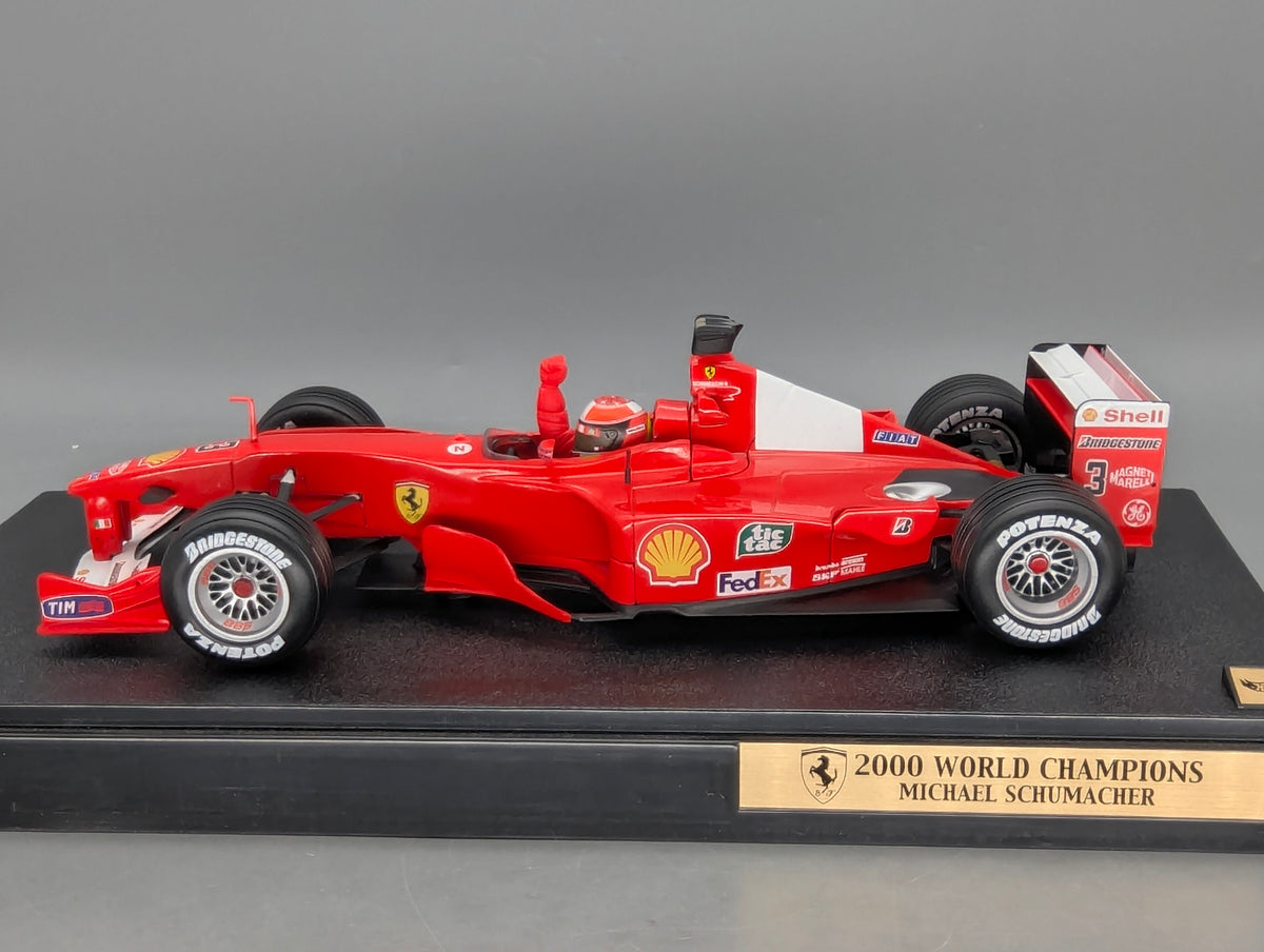 Modellautos 1:18 Hot Wheels Racing Ferrari 2000 World Champion #3 M. Schumacher Vitrine OVP