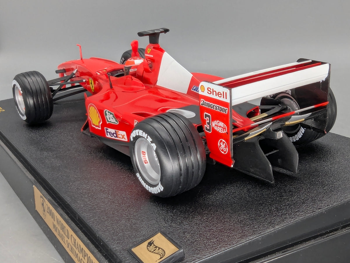Modellautos 1:18 Hot Wheels Racing Ferrari 2000 World Champion #3 M. Schumacher Vitrine OVP