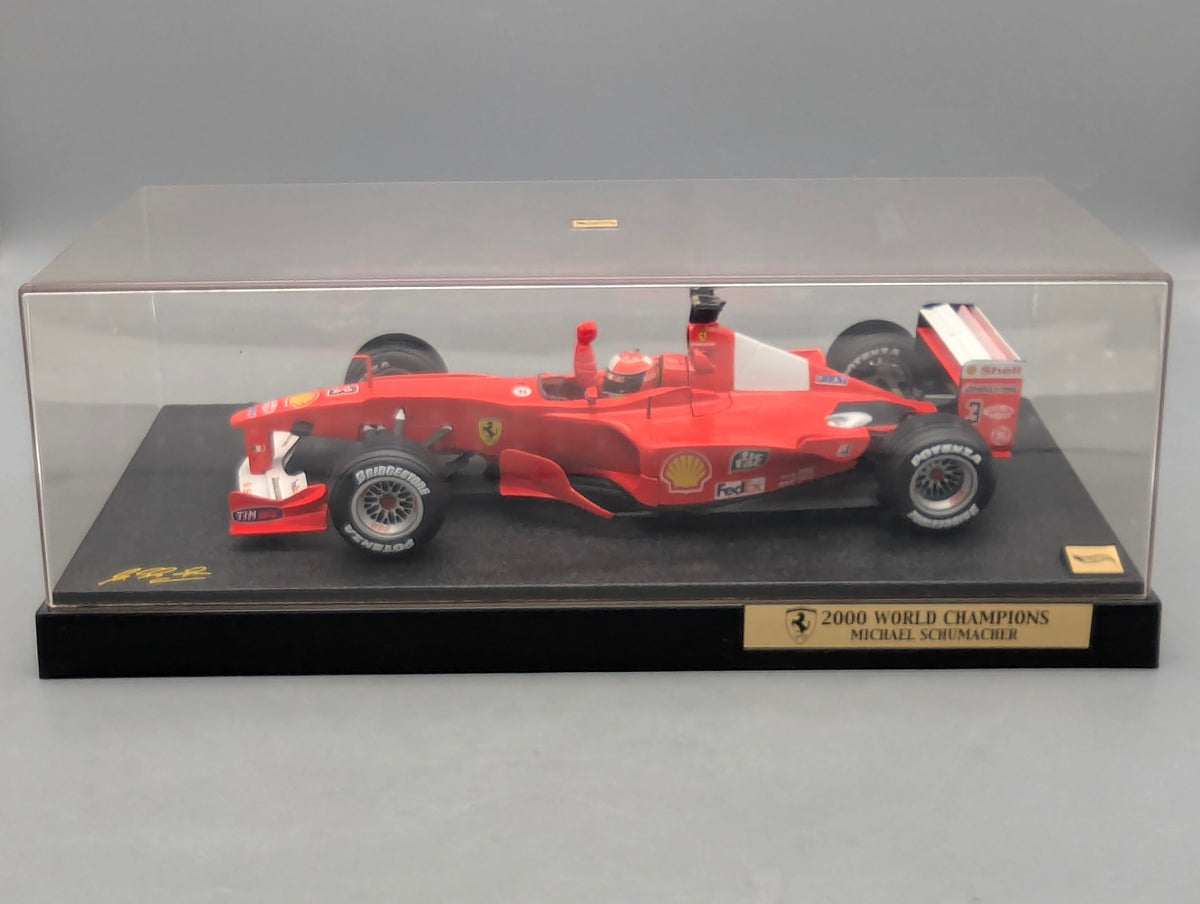 Modellautos 1:18 Hot Wheels Racing Ferrari 2000 World Champion #3 M. Schumacher Vitrine OVP