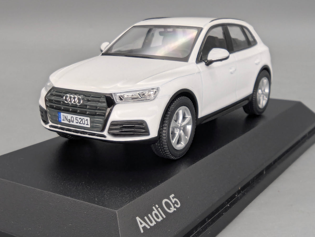 Modellautos 1:43 iScale Audi Q5 Ibisweiß Ibis White Weiß mit Dealer OVP
