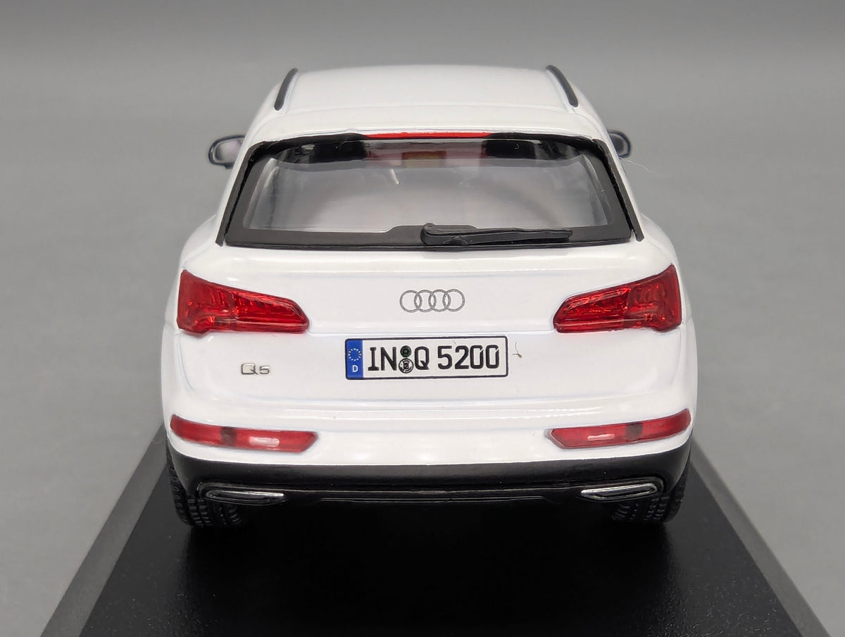 Modellautos 1:43 iScale Audi Q5 Ibisweiß Ibis White Weiß mit Dealer OVP