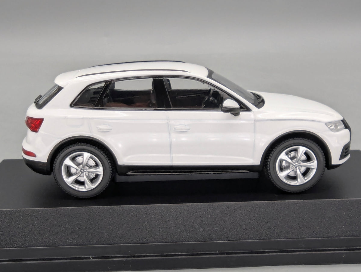 Modellautos 1:43 iScale Audi Q5 Ibisweiß Ibis White Weiß mit Dealer OVP