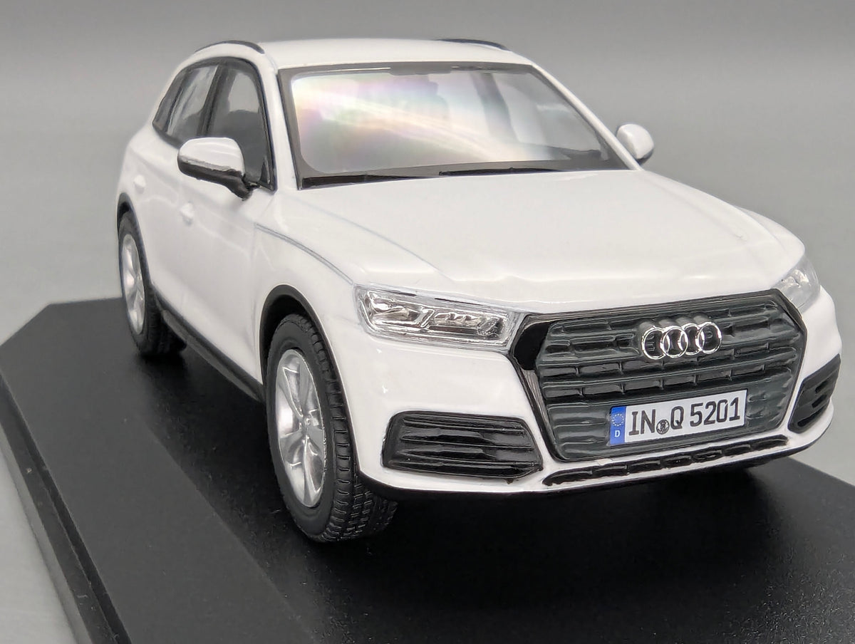 Modellautos 1:43 iScale Audi Q5 Ibisweiß Ibis White Weiß mit Dealer OVP