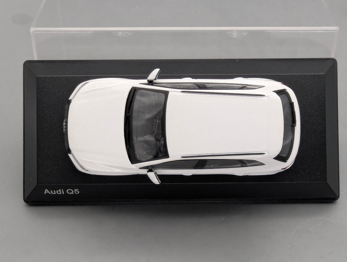 Modellautos 1:43 iScale Audi Q5 Ibisweiß Ibis White Weiß mit Dealer OVP
