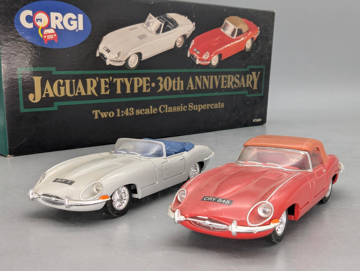 Modellautos 1:43 Corgi Toys 97680 Jaguar E-Type 2-tlg Set 30th Anniversary OVP