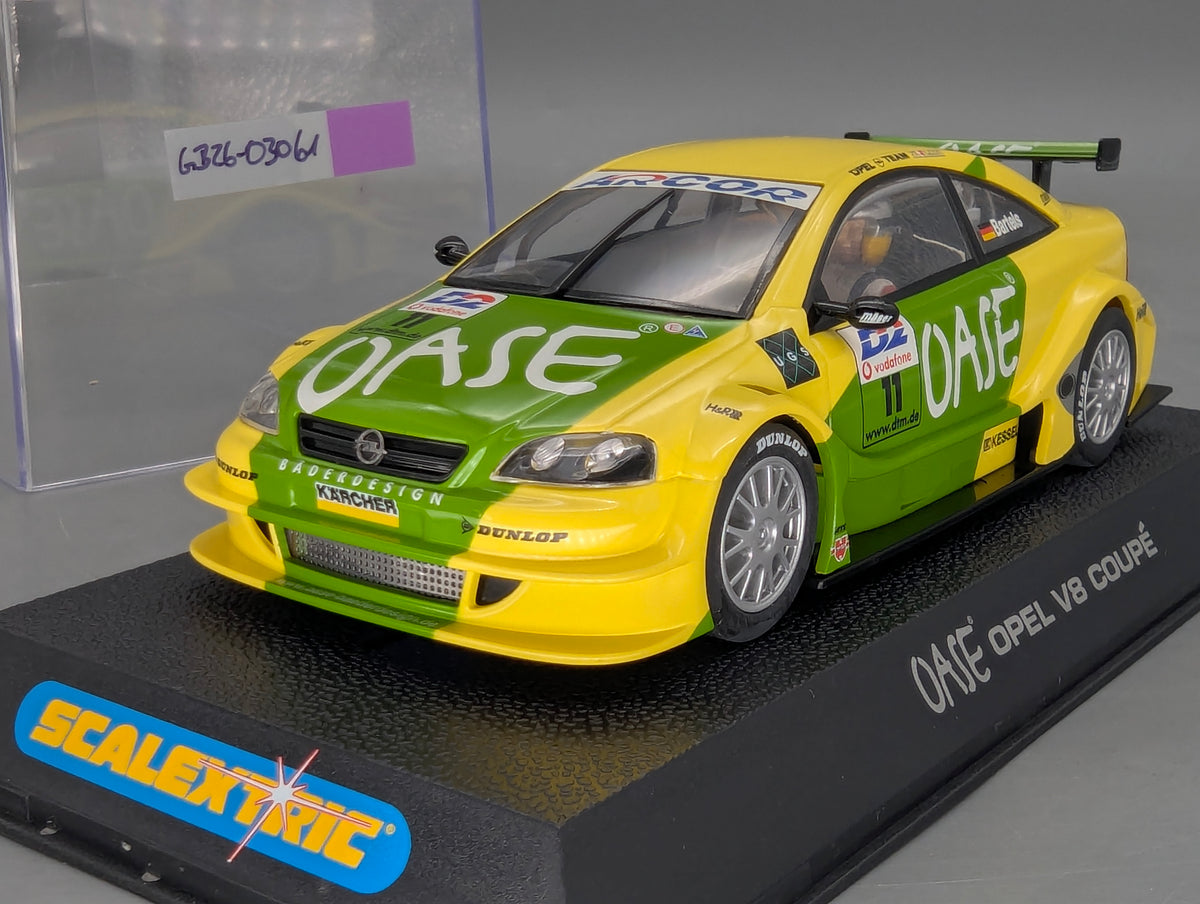 Modellautos Slotcar 1:32 Scalextric Opel Astra V8 Coupe Oase DTM 2000 #11 Bartels Vitrine