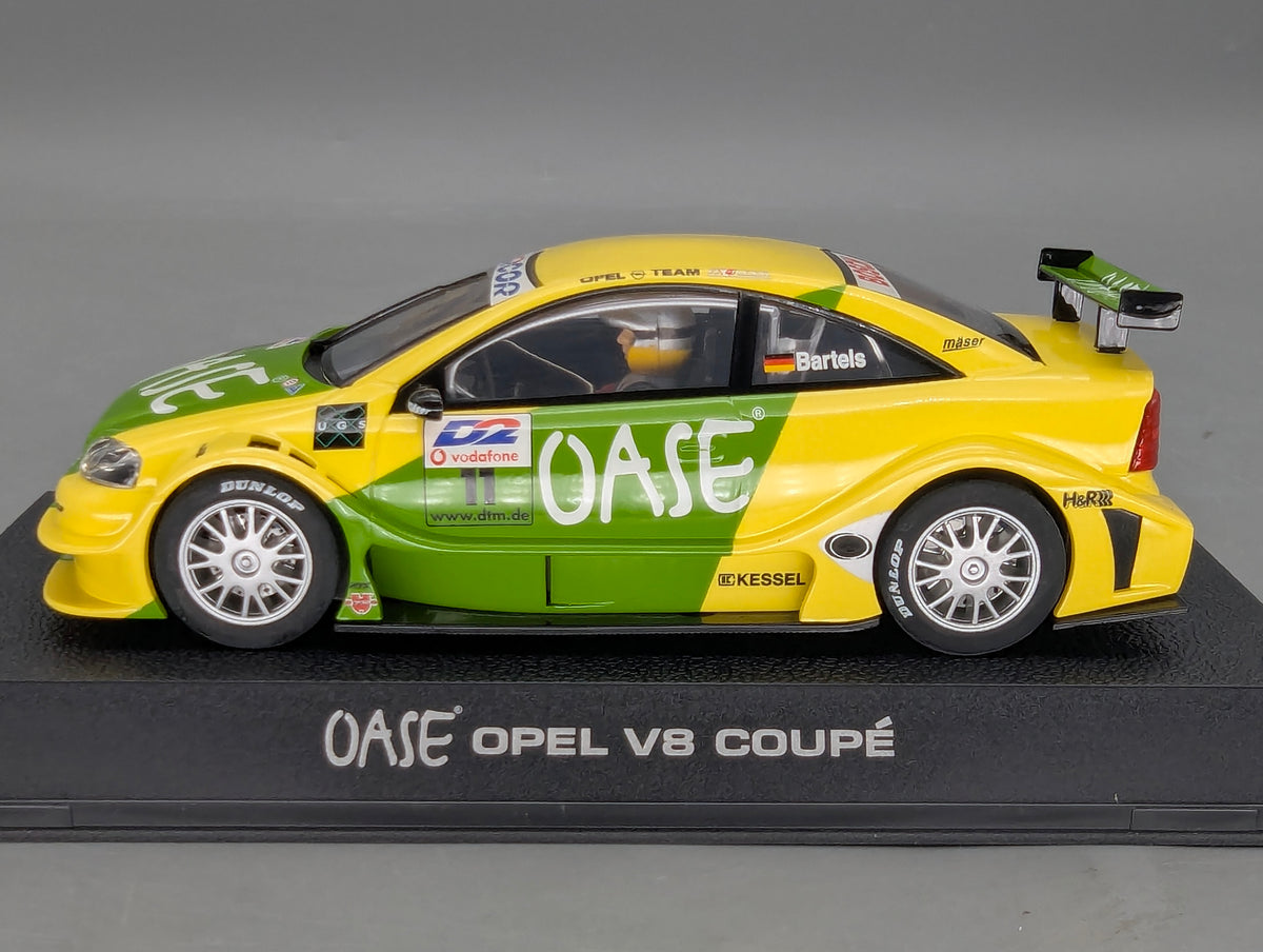 Modellautos Slotcar 1:32 Scalextric Opel Astra V8 Coupe Oase DTM 2000 #11 Bartels Vitrine