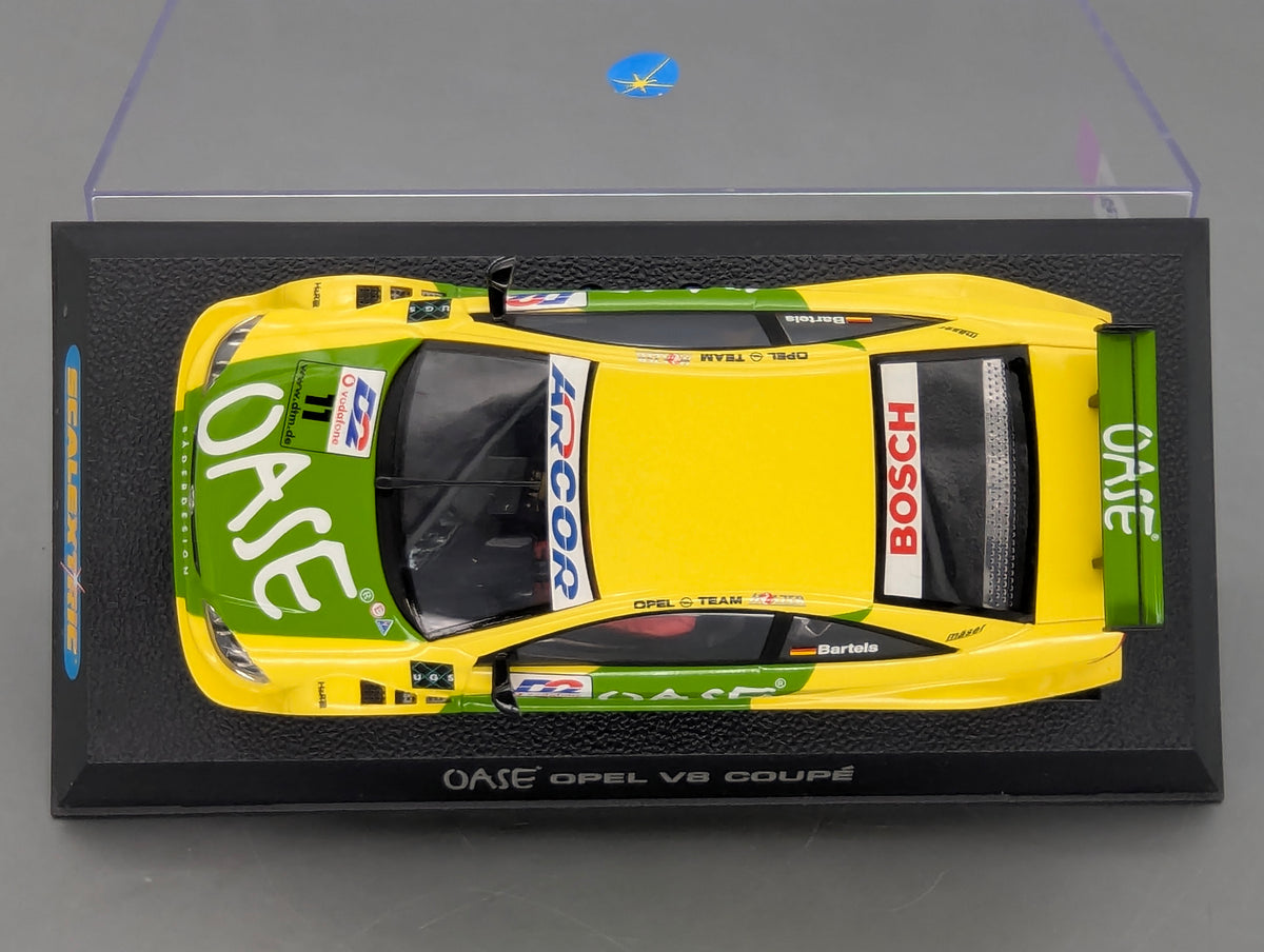 Modellautos Slotcar 1:32 Scalextric Opel Astra V8 Coupe Oase DTM 2000 #11 Bartels Vitrine
