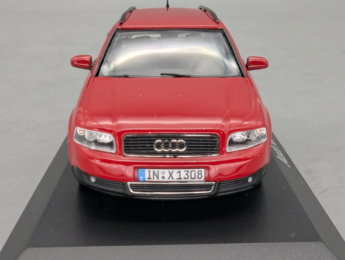 Modellautos 1:43 Minichamps Audi A4 3.0 Avant Rot mit Dealer OVP