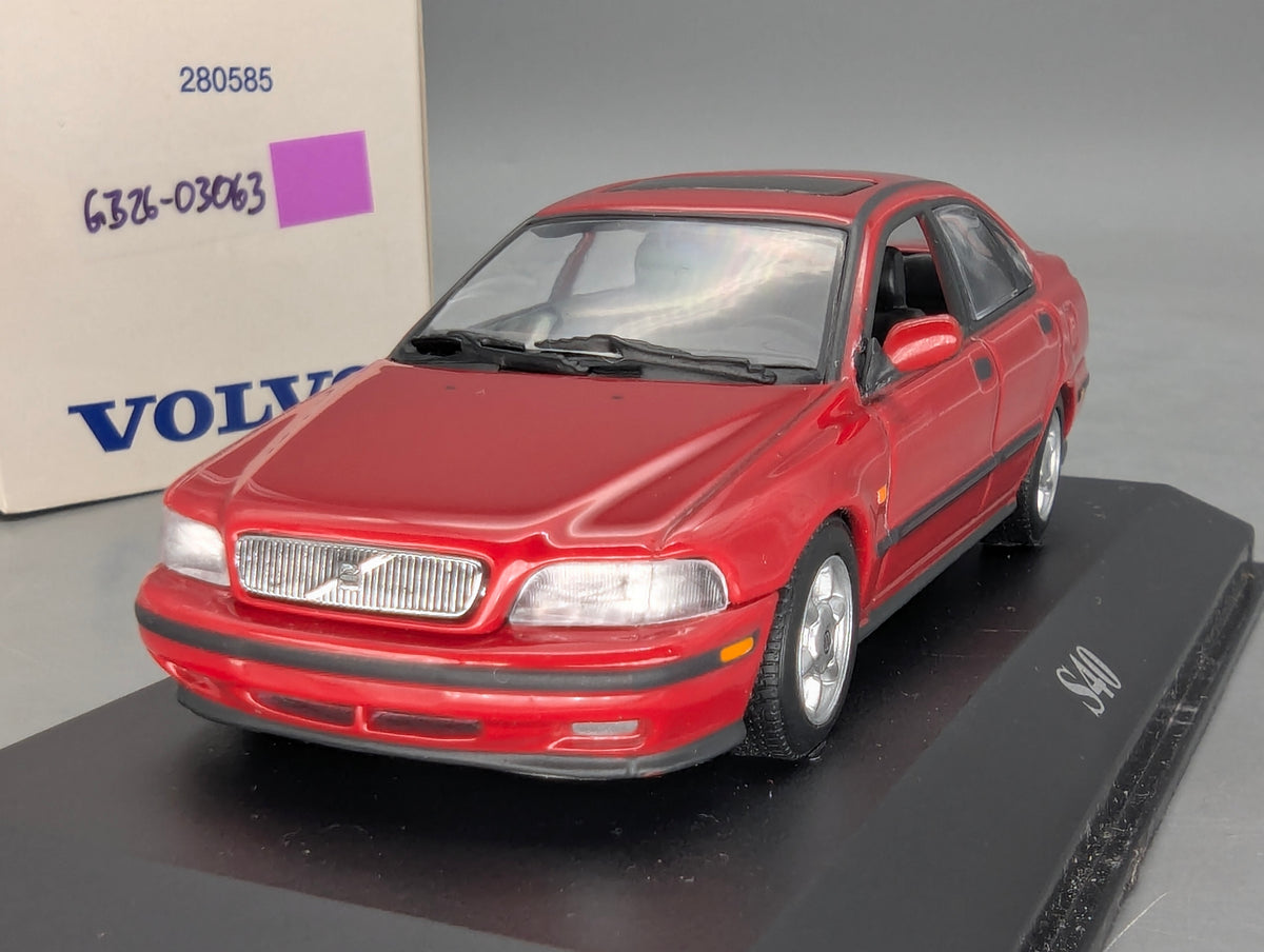 Modellautos 1:43 Minichamps Volvo S40 Rot mit Dealer OVP