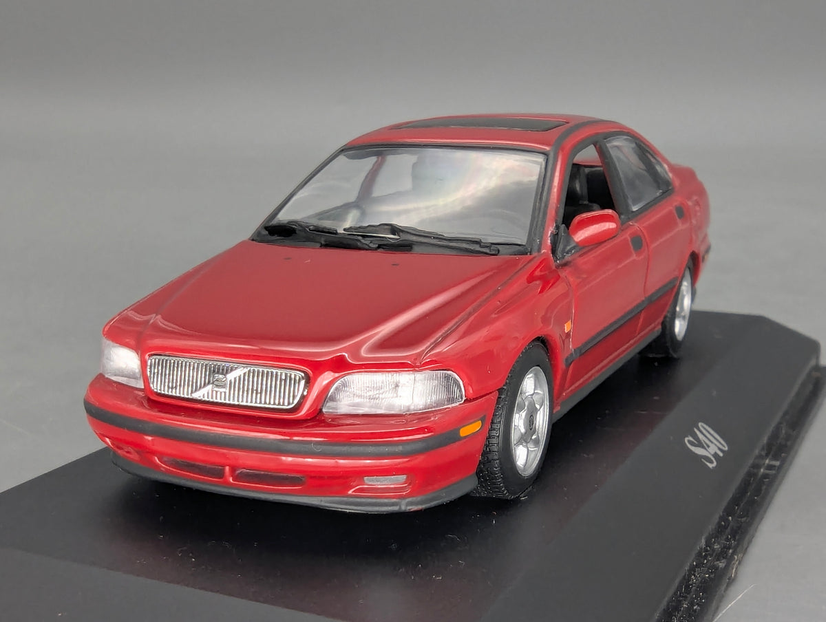 Modellautos 1:43 Minichamps Volvo S40 Rot mit Dealer OVP