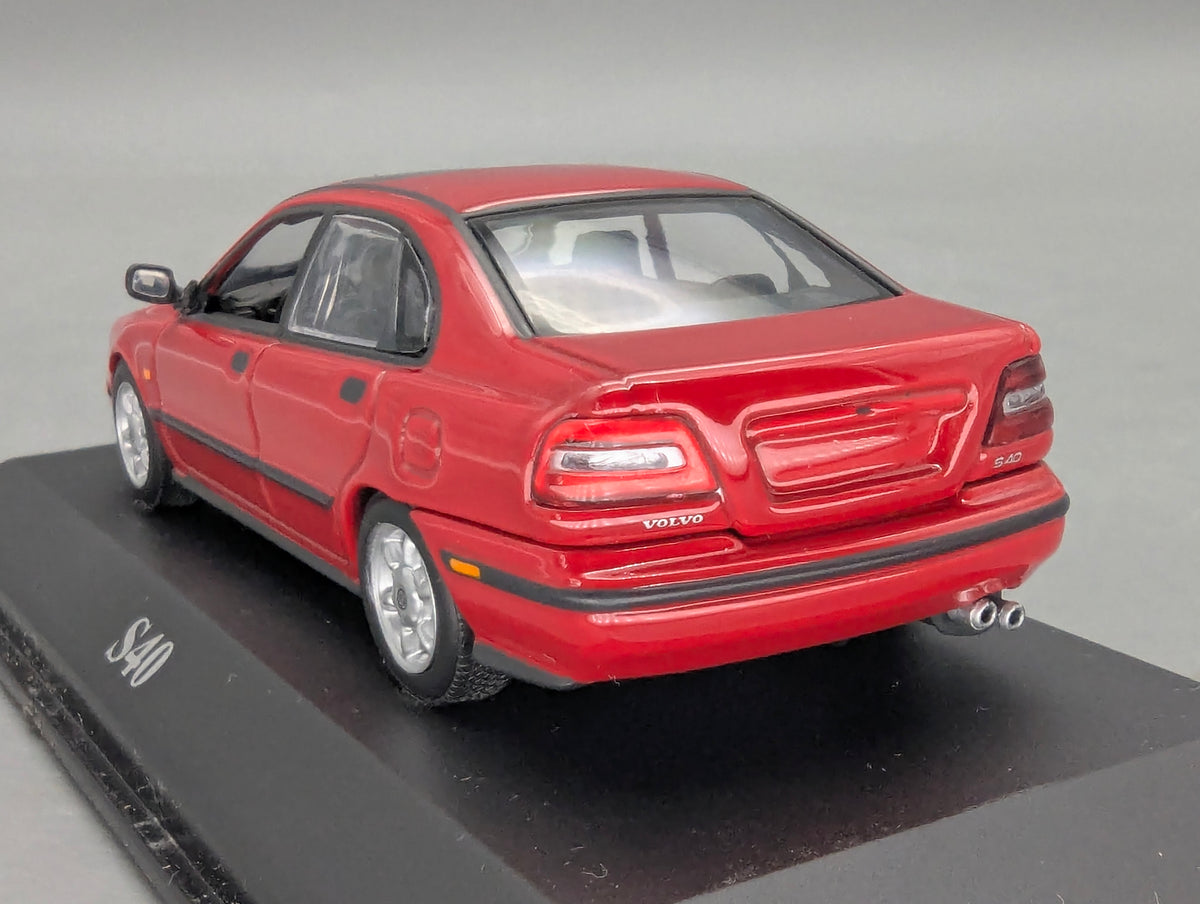 Modellautos 1:43 Minichamps Volvo S40 Rot mit Dealer OVP