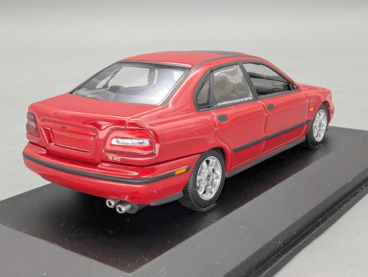 Modellautos 1:43 Minichamps Volvo S40 Rot mit Dealer OVP