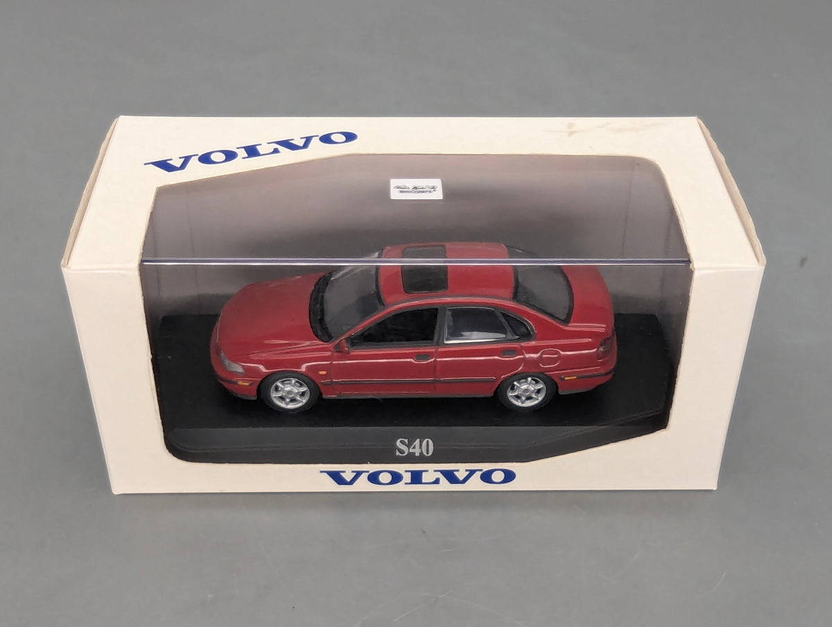 Modellautos 1:43 Minichamps Volvo S40 Rot mit Dealer OVP