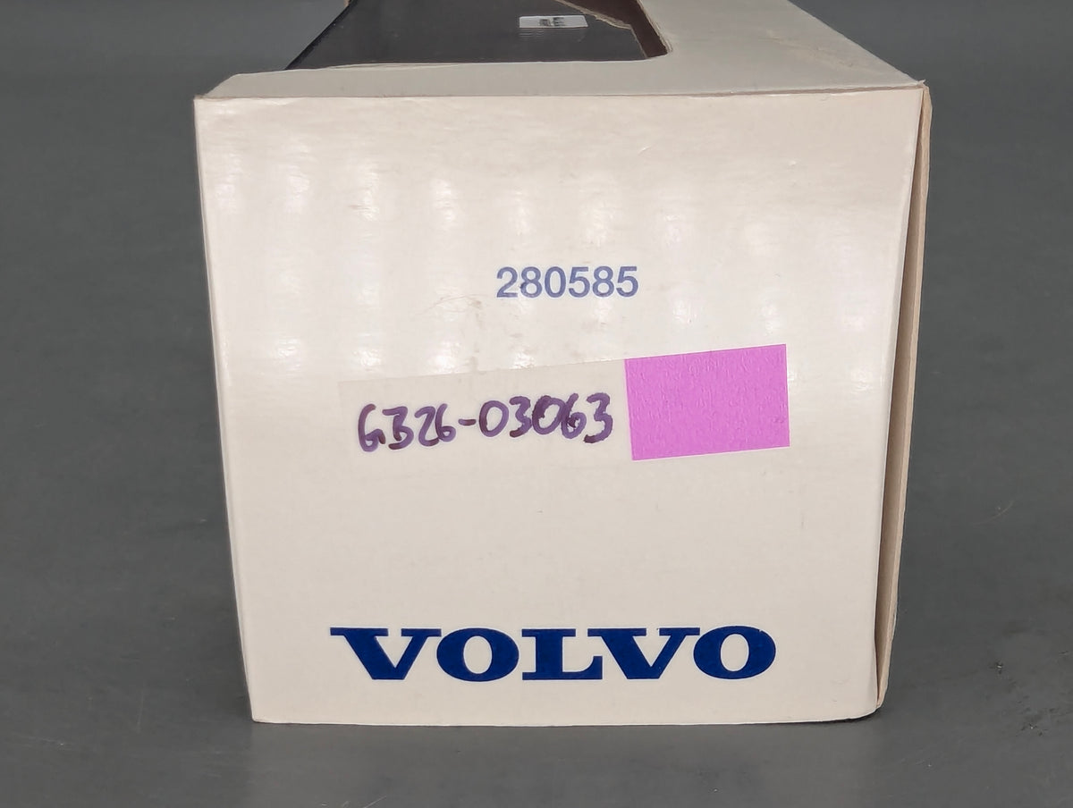 Modellautos 1:43 Minichamps Volvo S40 Rot mit Dealer OVP
