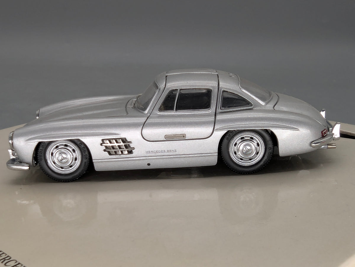 Modellautos 1:43 Minichamps Mercedes-Benz 300 SL Gullwing A Flash of Car Dealer OVP