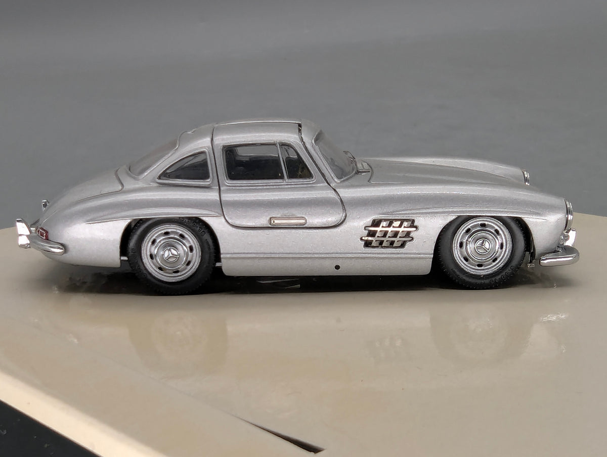 Modellautos 1:43 Minichamps Mercedes-Benz 300 SL Gullwing A Flash of Car Dealer OVP