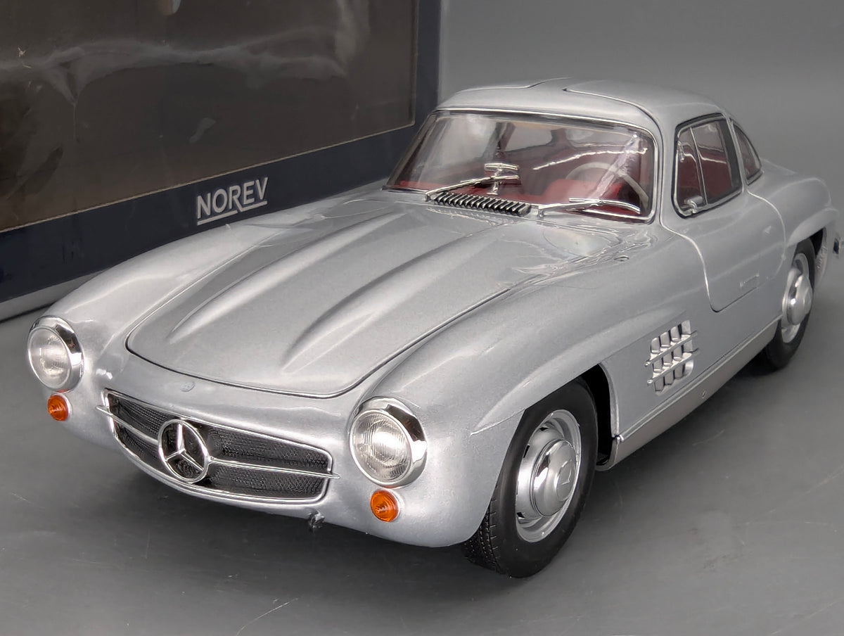 Modellautos 1:18 Norev Mercedes-Benz 300 SL Gullwing 1954 Silber OVP