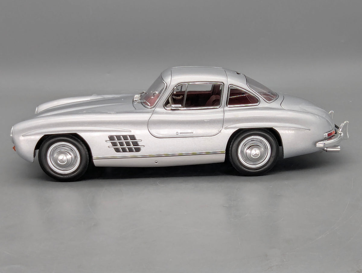 Modellautos 1:18 Norev Mercedes-Benz 300 SL Gullwing 1954 Silber OVP