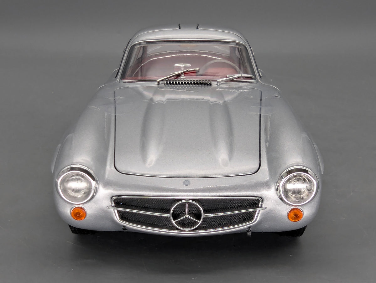 Modellautos 1:18 Norev Mercedes-Benz 300 SL Gullwing 1954 Silber OVP