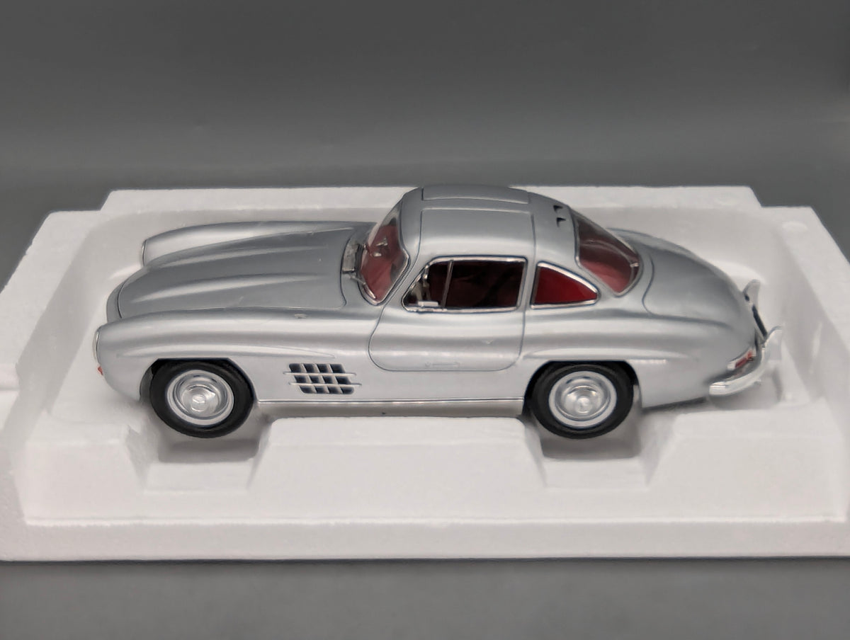 Modellautos 1:18 Norev Mercedes-Benz 300 SL Gullwing 1954 Silber OVP