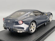 Modellautos 1:18 Hot Wheels Ferrri F12 Berlinetta Dunkelblau mit OVP