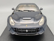 Modellautos 1:18 Hot Wheels Ferrri F12 Berlinetta Dunkelblau mit OVP