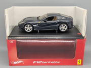Modellautos 1:18 Hot Wheels Ferrri F12 Berlinetta Dunkelblau mit OVP