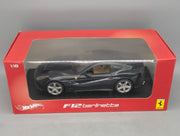 Modellautos 1:18 Hot Wheels Ferrri F12 Berlinetta Dunkelblau mit OVP
