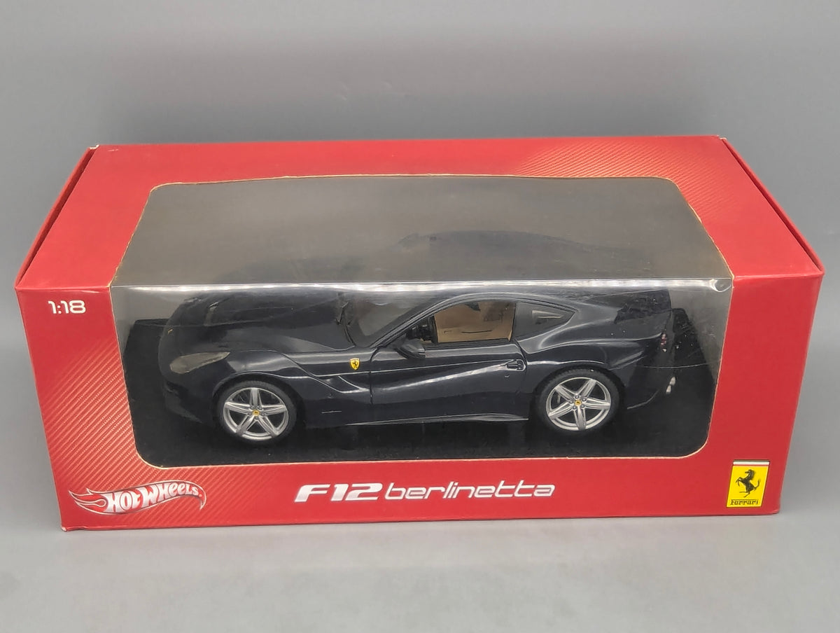 Modellautos 1:18 Hot Wheels Ferrri F12 Berlinetta Dunkelblau mit OVP