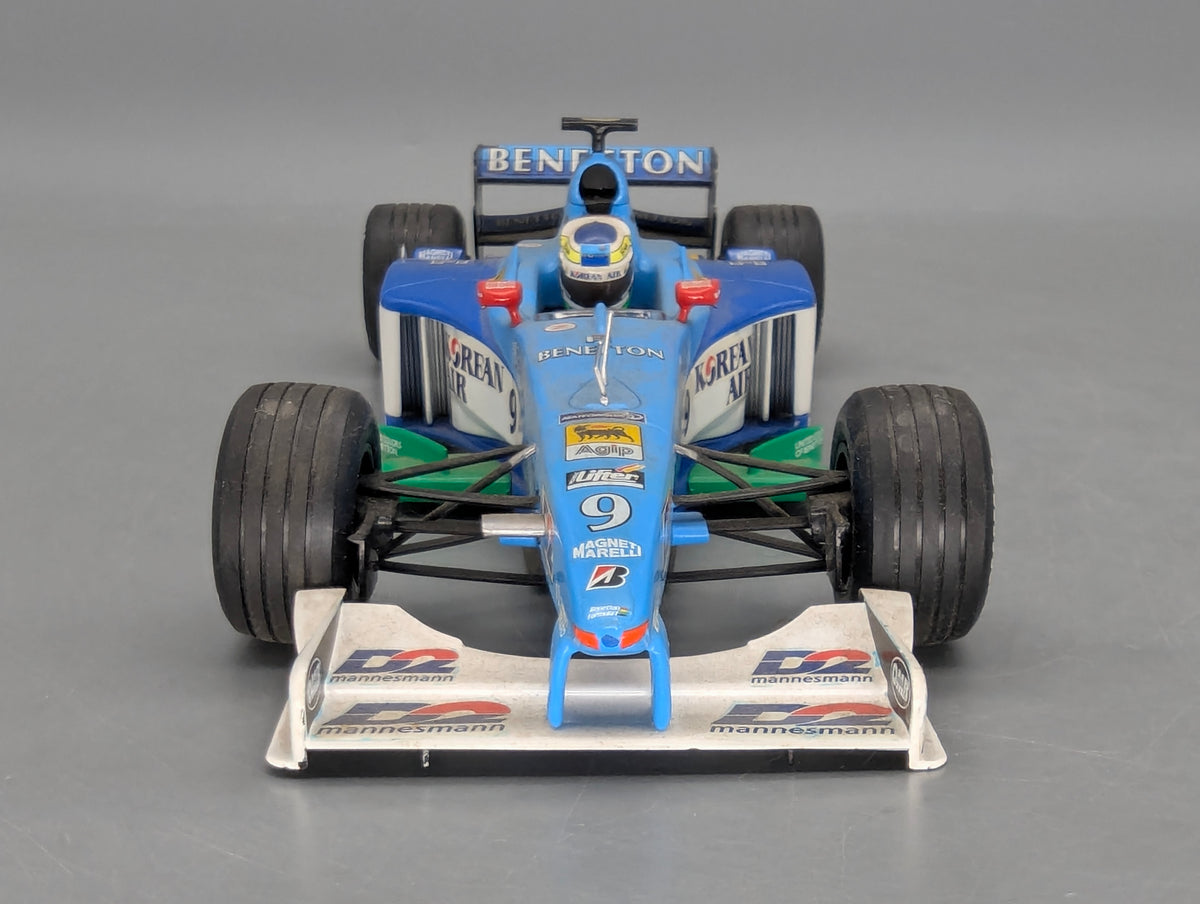 Modellautos 1:18 Minichamps Benetton Playlife B199 1999 #9 Fisichella OVP