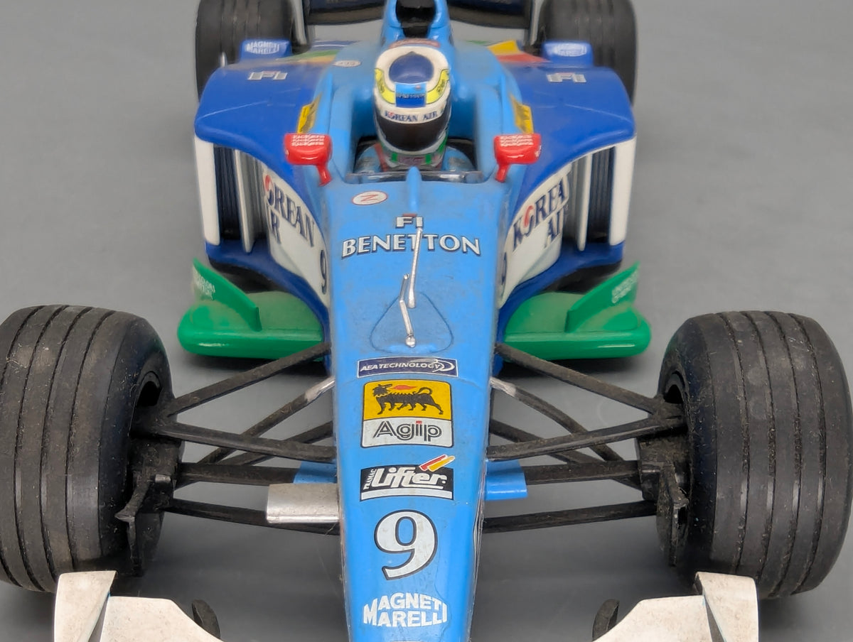 Modellautos 1:18 Minichamps Benetton Playlife B199 1999 #9 Fisichella OVP
